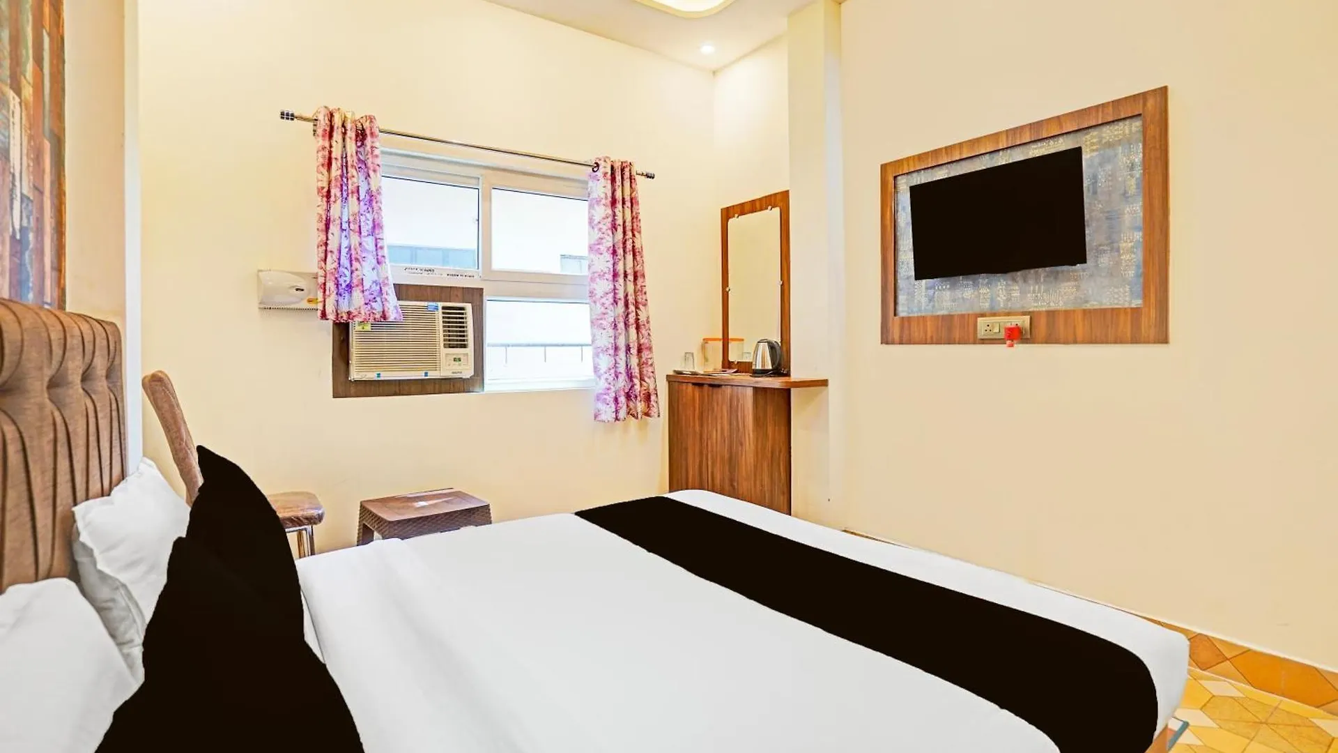 Hotel O Mb Grand فاراناسي