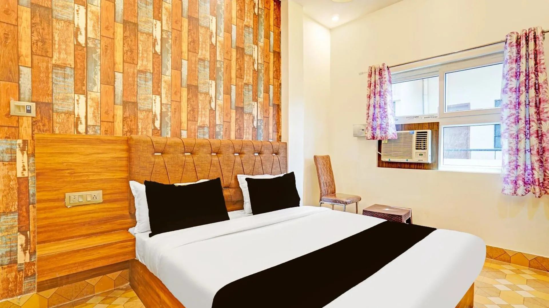 Hotel O Mb Grand فاراناسي
