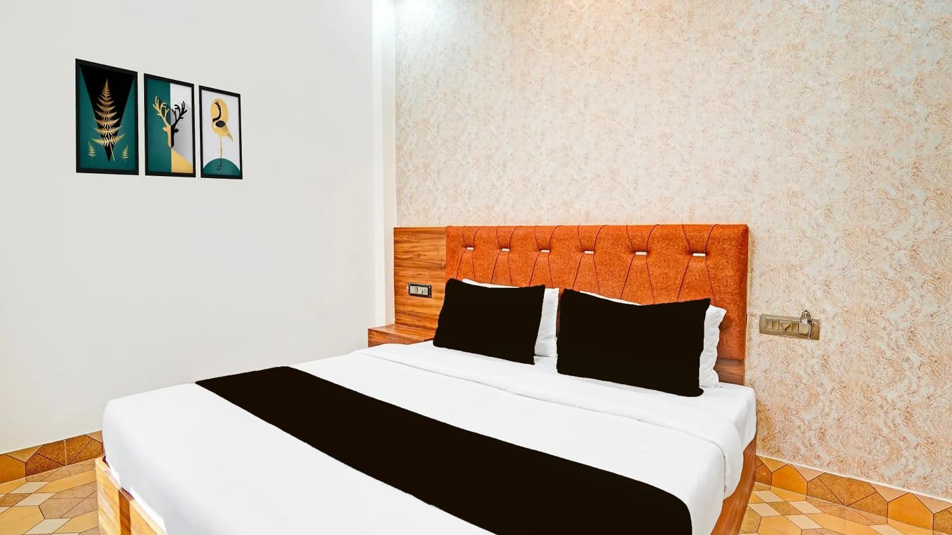 Hotel O Mb Grand فاراناسي الهند