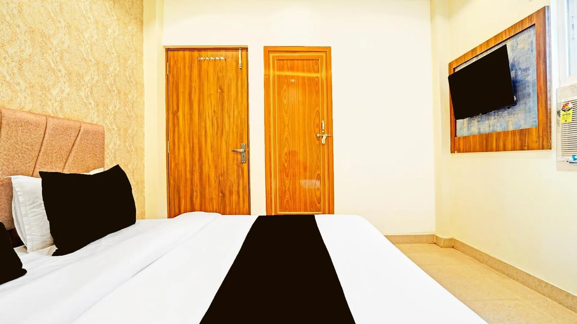 Hotel O Mb Grand فاراناسي