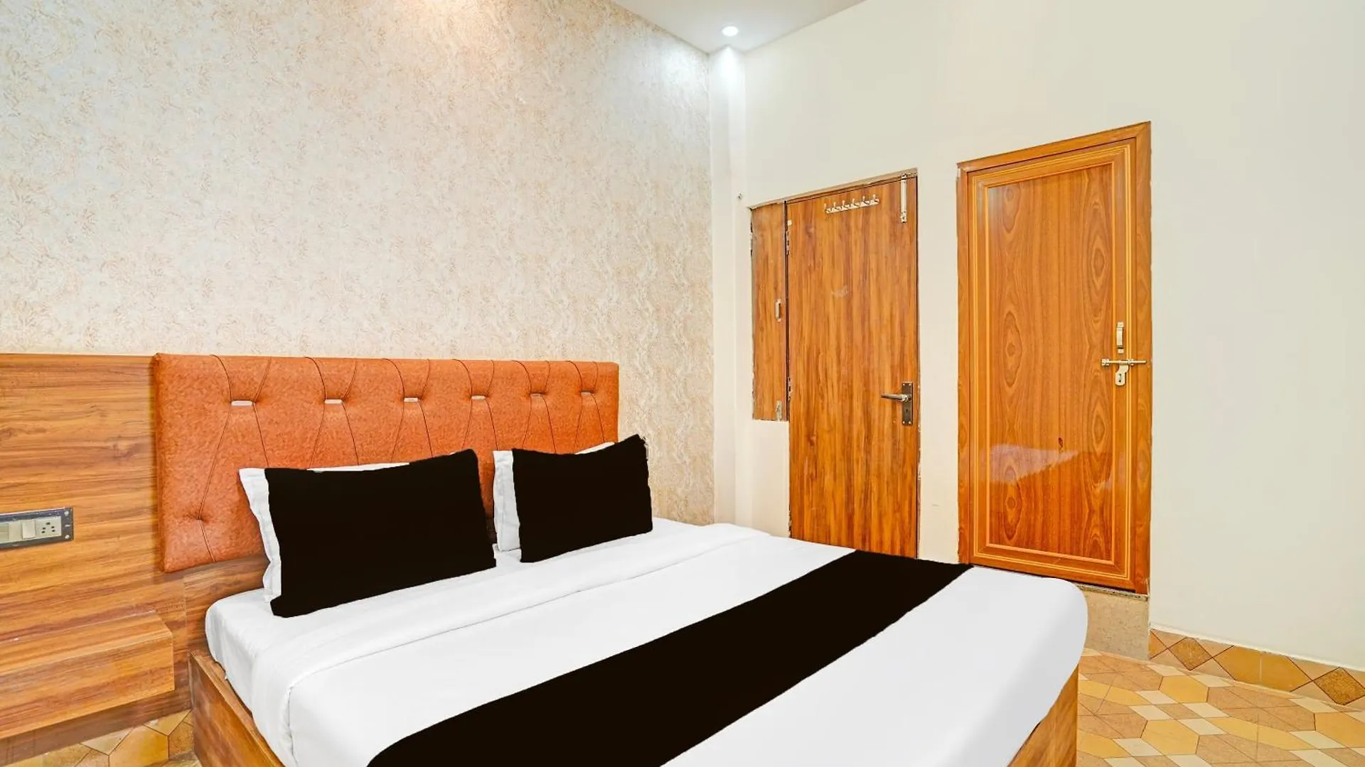 Hotel O Mb Grand فاراناسي